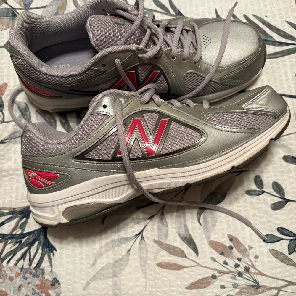 New Balance Women's Silver and Pink Athletic Shoes